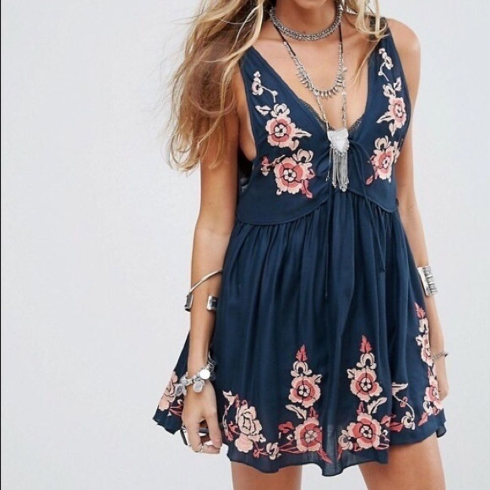 Free People Intimately Navy Floral Lace Appliqué V Neck Sleeveless Mini Dress